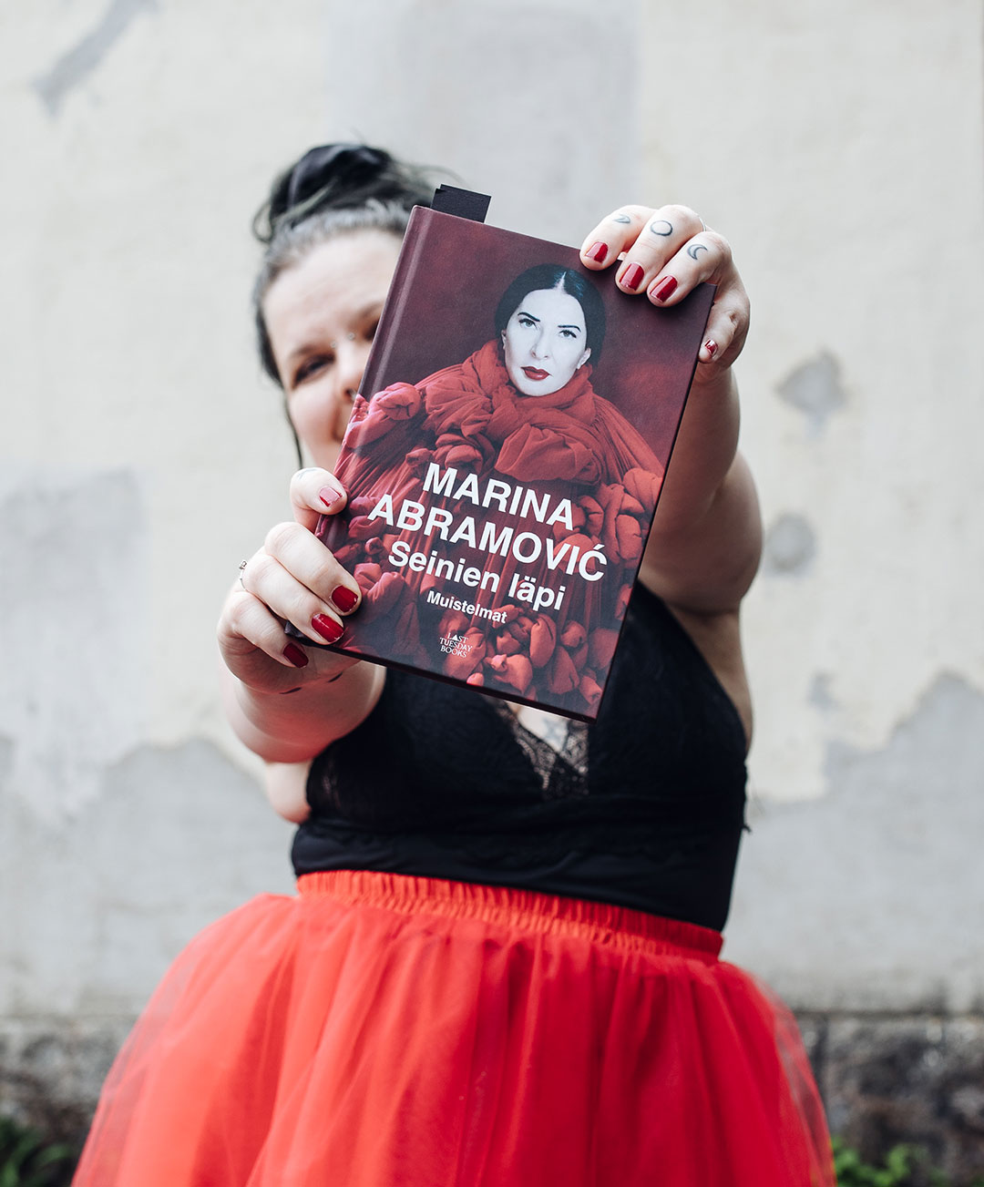AINOAN AINON PÄHKÄHULLU SIDEQUEST – MAAILMANKUULU BESTSELLER SUOMEKSI 1